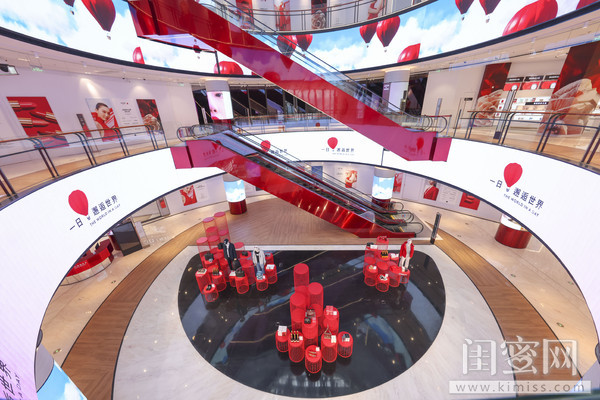 An escalator in DFS’ signature vibrant red invites customers to ascend and explore the second and third floors 2